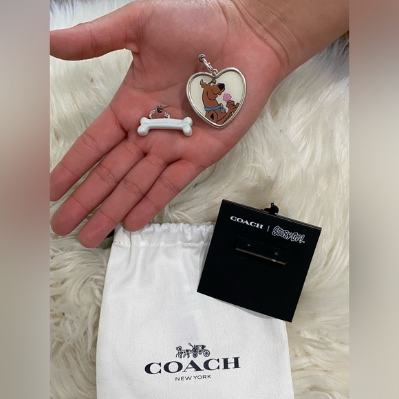 NWTš¤COACH š¶š¤ SCOOBYDOO x COACH EARRINGSš¤ - Picture 3 of 3